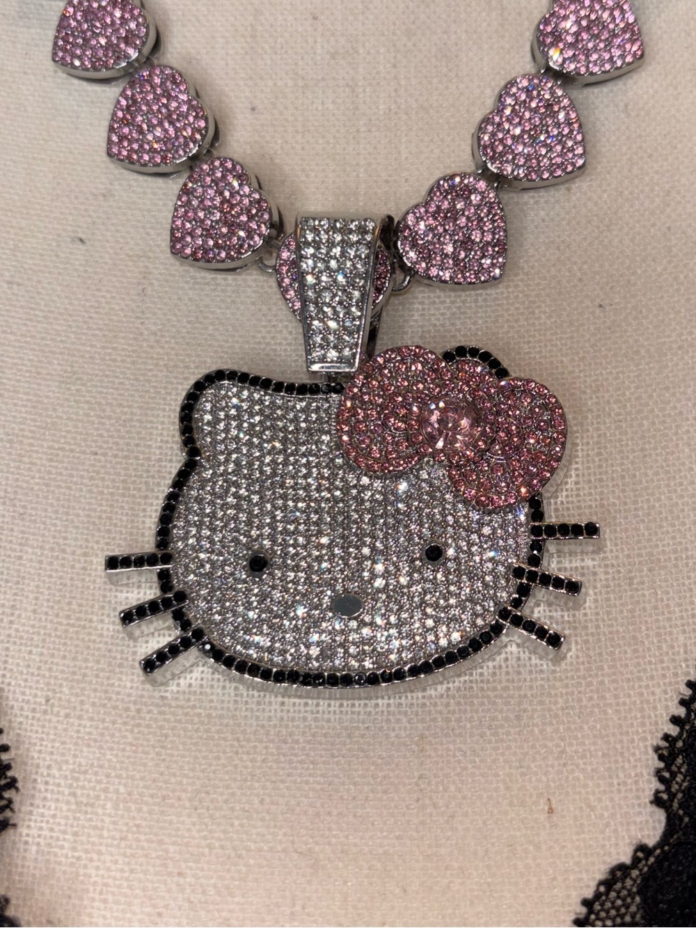 Silver Tone Krystal HELLO KITTY pendant and heart necklace